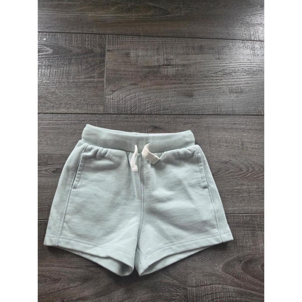 Little co baby boy shorts 6‎ mos